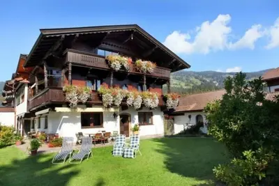 Ein allgemeiner Bergblick oder ein Berglick von der Ferienwohnung aus