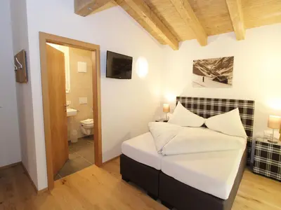 Ein Bett oder Betten in einem Zimmer der Unterkunft Modern chalet with sauna near ski area in Saalbach-Hinterglemm Salzburgerland