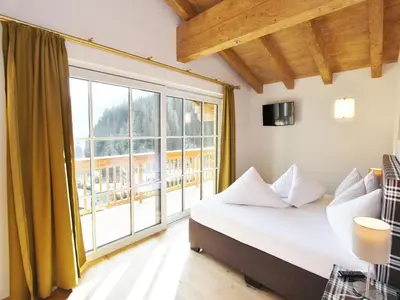 Ein Bett oder Betten in einem Zimmer der Unterkunft Modern chalet with sauna near ski area in Saalbach-Hinterglemm Salzburgerland