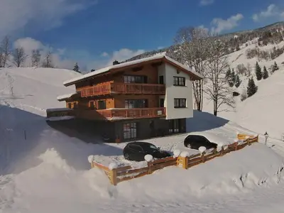 Modern chalet with sauna near ski area in Saalbach-Hinterglemm Salzburgerland im Winter