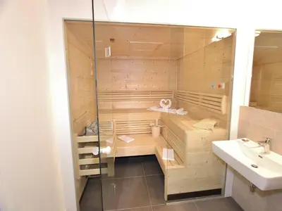 Ein Badezimmer in der Unterkunft Modern chalet with sauna near ski area in Saalbach-Hinterglemm Salzburgerland