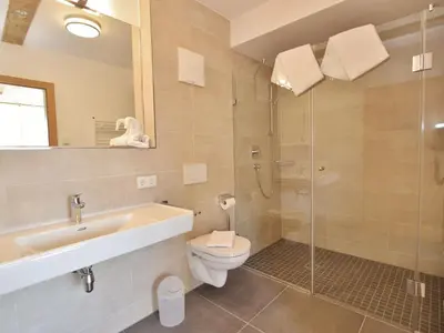 Ein Badezimmer in der Unterkunft Chalet in Saalbach by Ski Lift & Slopes