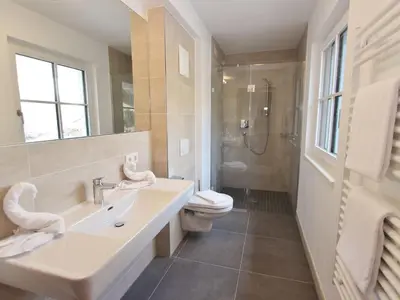 Ein Badezimmer in der Unterkunft Chalet in Saalbach by Ski Lift & Slopes
