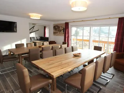 Ein Sitzbereich in der Unterkunft Chalet in Saalbach by Ski Lift & Slopes