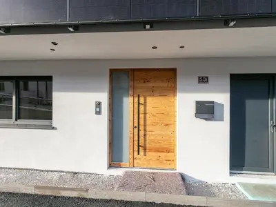 Eine Fassade oder ein Eingang zu oberhAUSZEIT