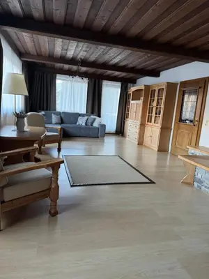 Ein Sitzbereich in der Unterkunft Haus im Zillertal - Alpen Lodge 52