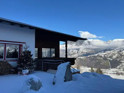 Ein allgemeiner Bergblick oder ein Berglick von der Ferienwohnung aus