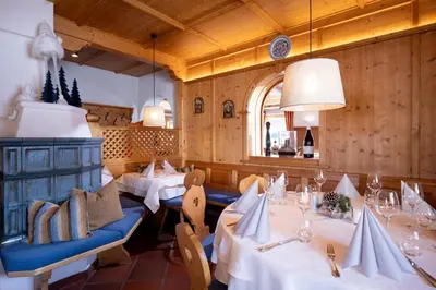 Ein Restaurant oder anderes Speiselokal in der Unterkunft Seefeldstub'n