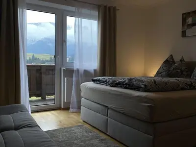 Ein Bett oder Betten in einem Zimmer der Unterkunft Lucy's Panorama Apartment