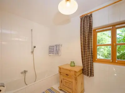 Ein Badezimmer in der Unterkunft Chalet Talschluss 500 by Interhome