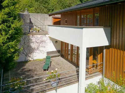 Ein Balkon oder eine Terrasse in der Unterkunft Chalet Talschluss 500 by Interhome