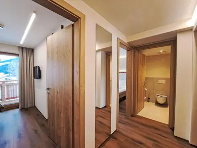 Ein Badezimmer in der Unterkunft Apartment Aparthotel Iris-2 by Interhome