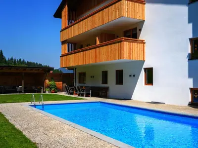Der Swimmingpool an oder in der Nähe von Apartment Aparthotel Iris-3 by Interhome