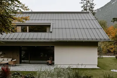 Das Gebäude in dem sich das Ferienhaus befindet