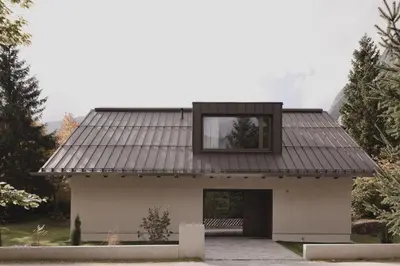 Das Gebäude in dem sich das Ferienhaus befindet