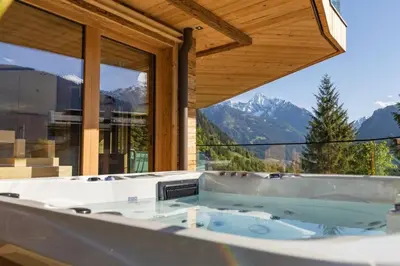 Ein allgemeiner Bergblick oder ein Berglick von des Ferienhauses aus