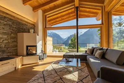 Ein allgemeiner Bergblick oder ein Berglick von des Ferienhauses aus