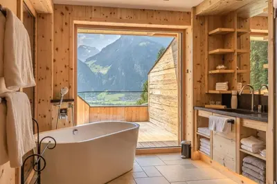 Ein allgemeiner Bergblick oder ein Berglick von des Ferienhauses aus