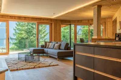 Ein Sitzbereich in der Unterkunft Chalet Residenz Mühlermoos - Bergpanorama