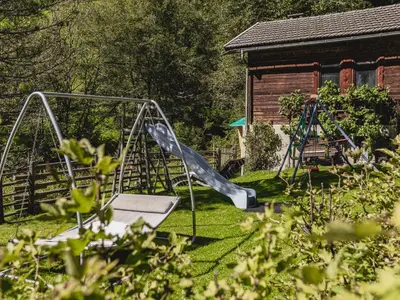 Ein Kinderspielbereich in der Unterkunft Gästehaus Waldruh