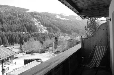 Ein allgemeiner Bergblick oder ein Berglick von der Pension aus