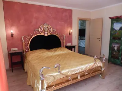 Ein Bett oder Betten in einem Zimmer der Unterkunft Schloßburg Reiserhof