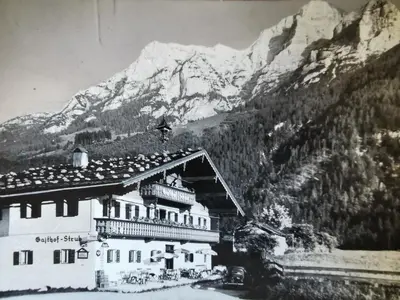 Ein allgemeiner Bergblick oder ein Berglick von des Hotels aus