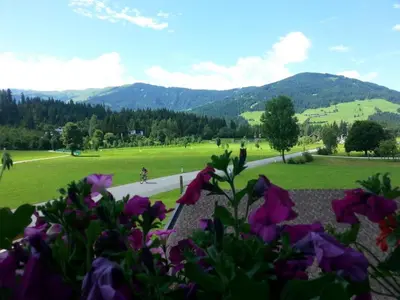 Ein allgemeiner Bergblick oder ein Berglick von der Ferienwohnung aus