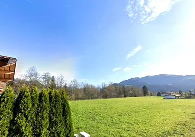 Ein allgemeiner Bergblick oder ein Berglick von des Bed & Breakfasts aus