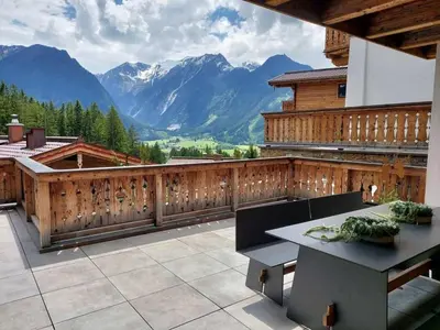 Ein allgemeiner Bergblick oder ein Berglick von des Chalets aus