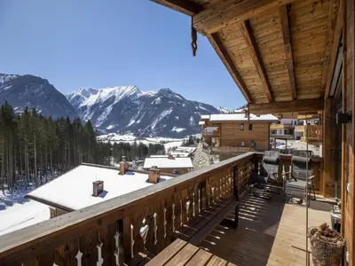 Ein allgemeiner Bergblick oder ein Berglick von des Chalets aus