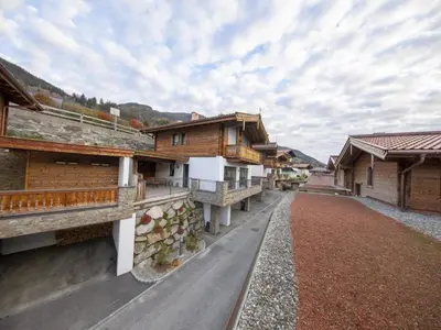 Ein allgemeiner Bergblick oder ein Berglick von des Chalets aus