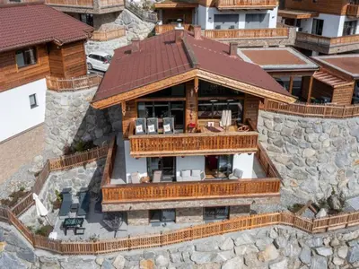 Das Gebäude in dem sich das Chalet befindet