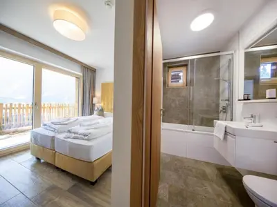 Ein Badezimmer in der Unterkunft Chalet with Ski Access, Neukirchen