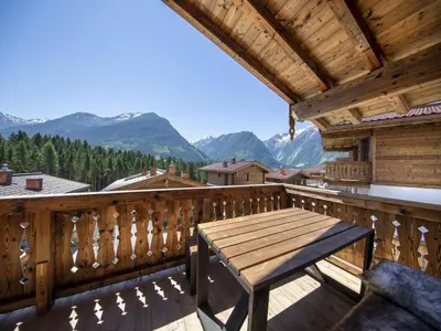 Ein allgemeiner Bergblick oder ein Berglick von des Chalets aus