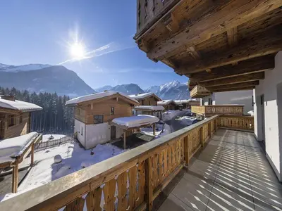 Ein allgemeiner Bergblick oder ein Berglick von des Chalets aus