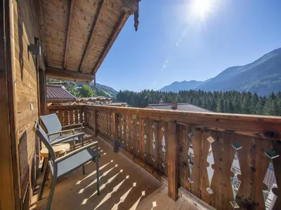 Ein allgemeiner Bergblick oder ein Berglick von des Chalets aus