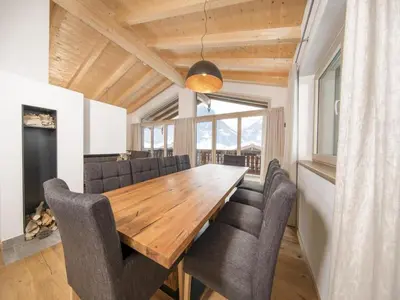 Ein Sitzbereich in der Unterkunft Chalet with Sauna Near Ski Bus