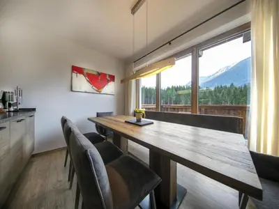 Ein allgemeiner Bergblick oder ein Berglick von des Chalets aus