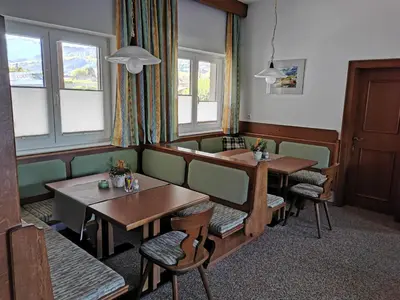 Ein Sitzbereich in der Unterkunft Privatzimmer Haus Lienbacher