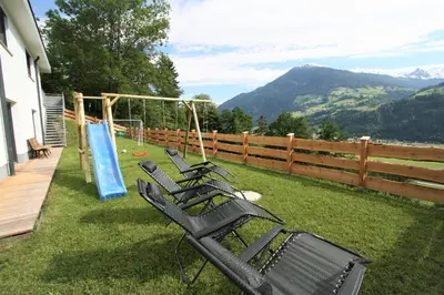 Ein allgemeiner Bergblick oder ein Berglick von der Ferienwohnung aus