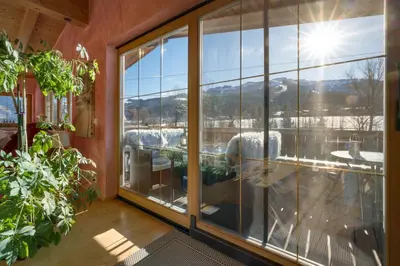 Ein allgemeiner Bergblick oder ein Berglick von der Ferienwohnung aus