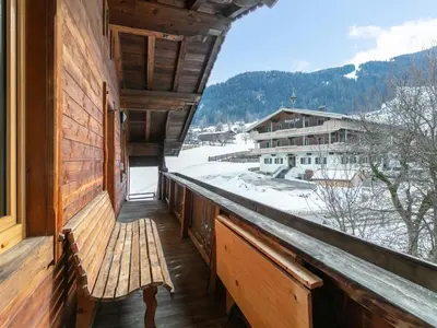 Ein allgemeiner Bergblick oder ein Berglick von des Ferienhauses aus