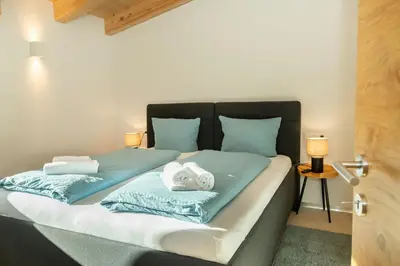 Ein Bett oder Betten in einem Zimmer der Unterkunft Tirolee Marchegg - Dog Friendly Comfort Apartment Wildschönau PremiumCard
