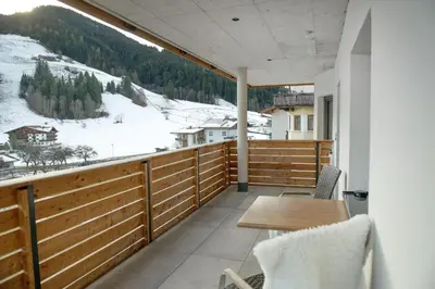 Ein allgemeiner Bergblick oder ein Berglick von des Ferienhauses aus