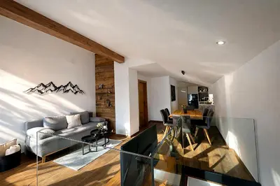 Ein Sitzbereich in der Unterkunft Bergzeit Appartment