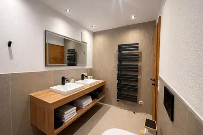 Ein Badezimmer in der Unterkunft Bergzeit Appartment