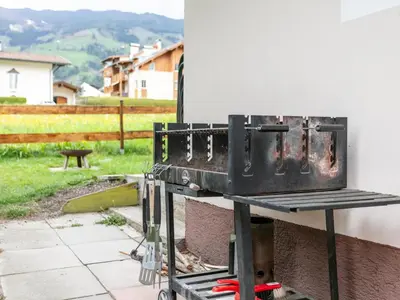 Ein allgemeiner Bergblick oder ein Berglick von des Ferienhauses aus