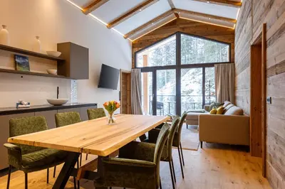 Ein Sitzbereich in der Unterkunft Saalbach Suites Private Spa by ALPS RESORTS
