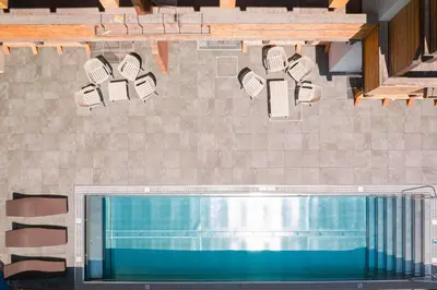 Der Swimmingpool an oder in der Nähe von Saalbach Suites Private Spa by ALPS RESORTS